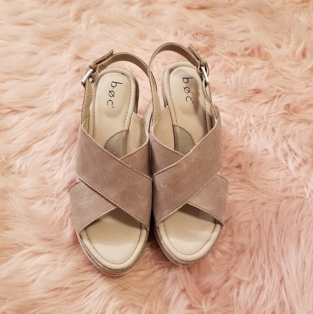 Boc Linen Wedge